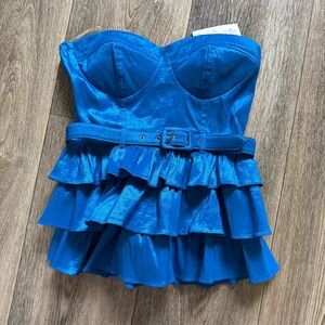 Y2K Charlotte Russe Blue
Strapless Ruffle Top Sz S